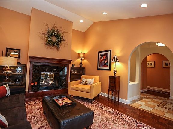 5th image of 17 Putnam Cir