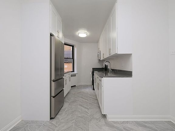 5th image of 2685 Creston Ave APT 1F