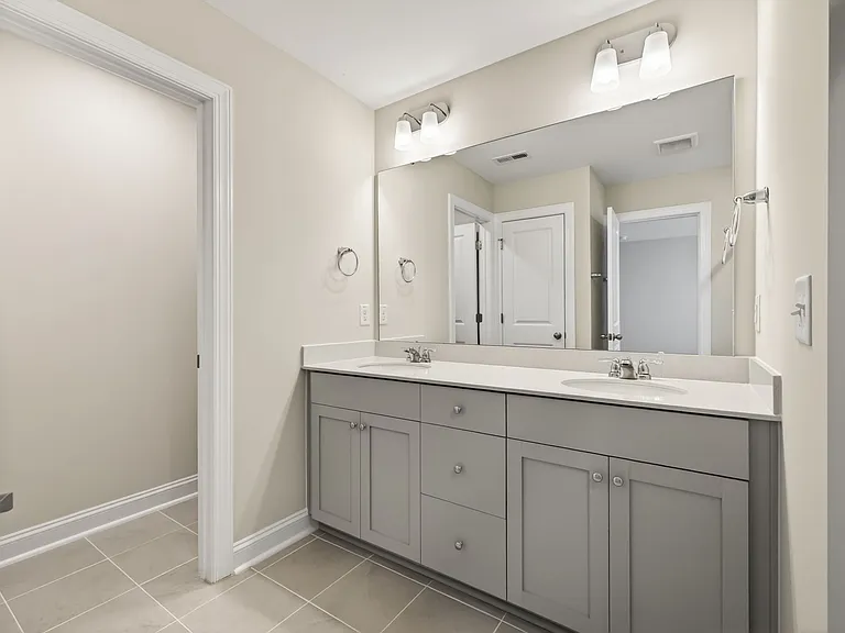 584 Barrington Row Ave — Photo 1