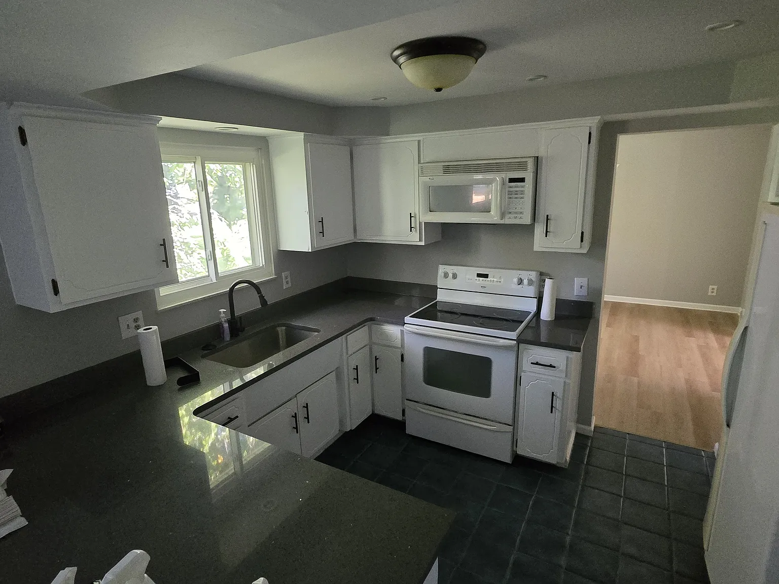 4 bed, 2.5 bath, 2108 sqft, $2,550 — Photo 4