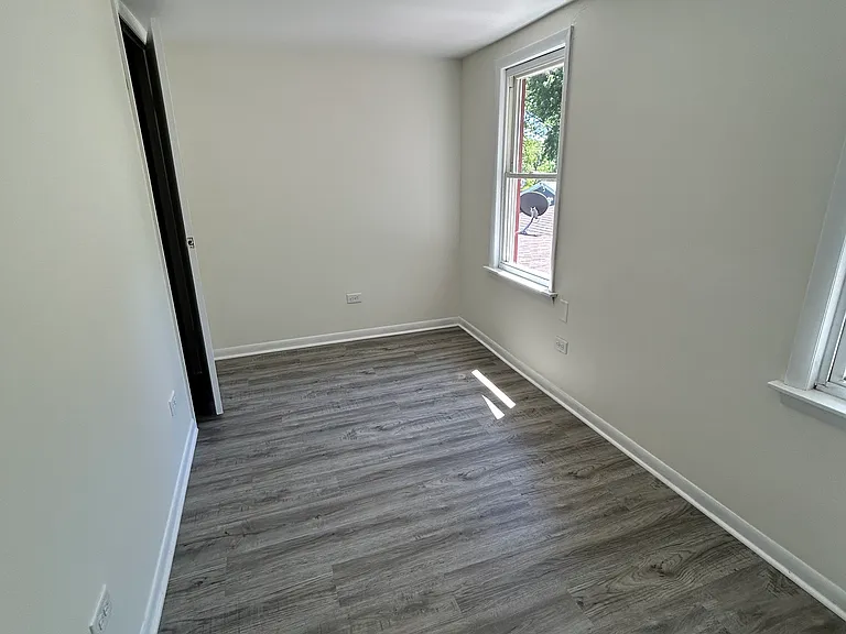 110 E Main St — Photo 16