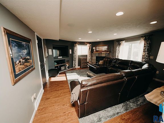 3rd image of 501 S Tessa Ave