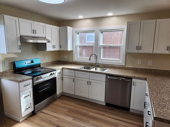 4th image of 728 Shaw St