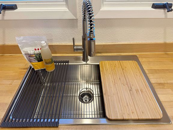 New farmhouse sink with reverse osmosis water filtration on tap