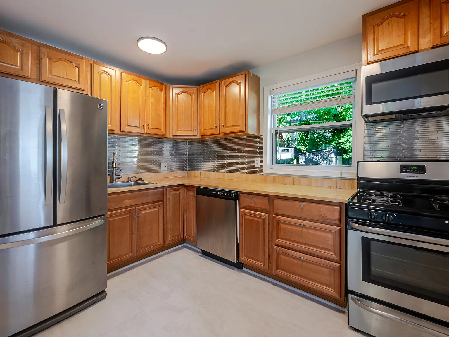 3 bed, 2.5 bath, 1484 sqft, $3,495 — Photo 4
