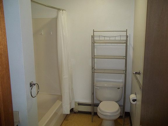 3rd image of 568 E Adams St #8