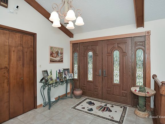 4th image of 1115 Robinhood Dr