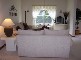 2 Richmond Rd APT 128, West Milford, NJ 07480