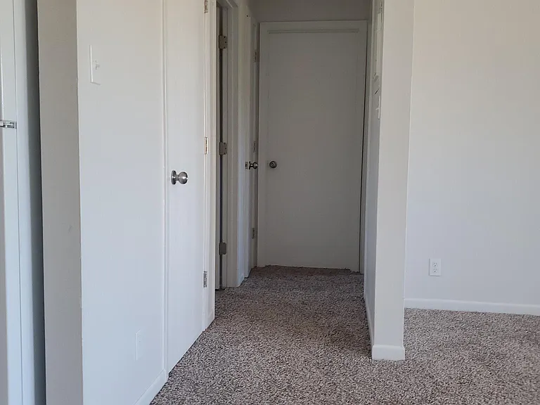 450 Old Edgemore Ln #19 — Photo 4