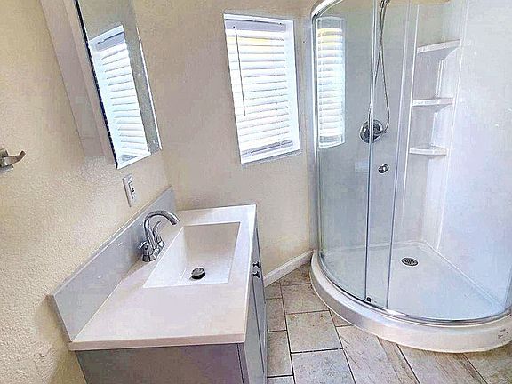 4th image of 1425 Macarthur Blvd #14