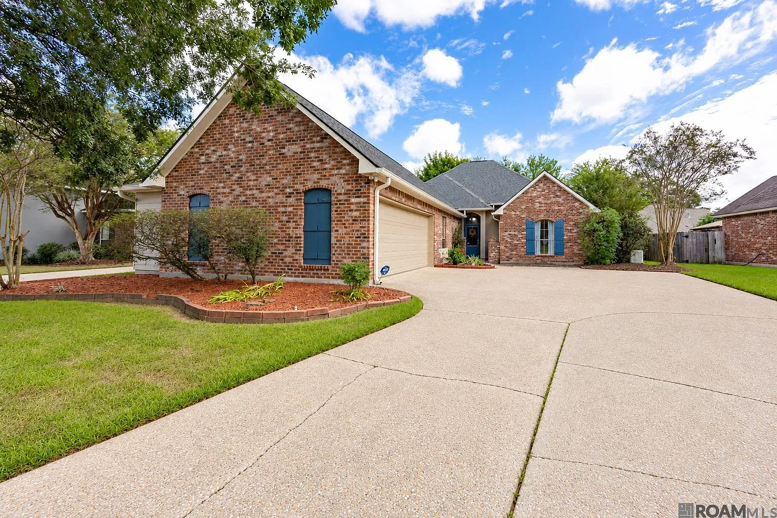 4 bed, 1976 sqft, $2,900 — Photo 1