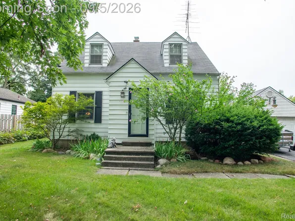 228 Coleman Dr, Waterford, MI 48328