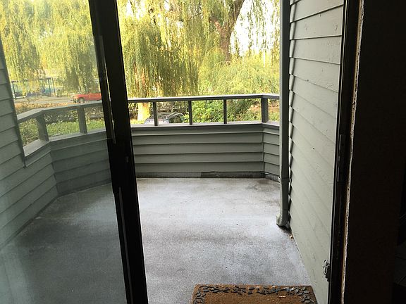 3rd image of 11636 NE 70th Pl APT B