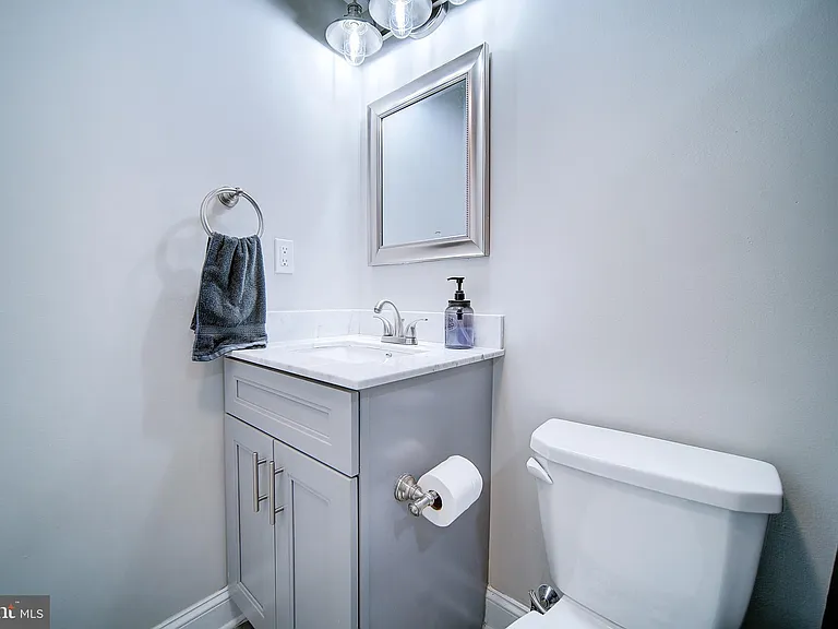 1513 S Lambert St — Photo 13