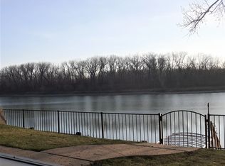315 Lakeshore Dr, North Sioux City, SD 57049