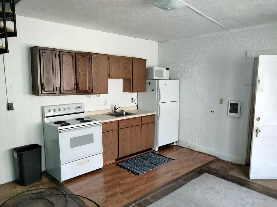 2nd image of 263 E 9th St #2