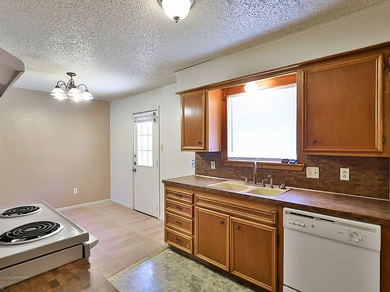 1117 Ruswood Dr — Photo 19