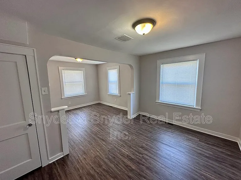 89 2nd Ave — Photo 4
