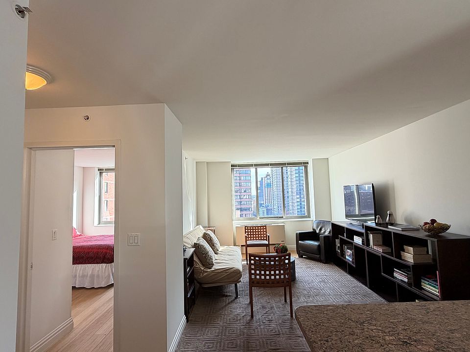 1st image of 1500 Lexington Ave APT 10B