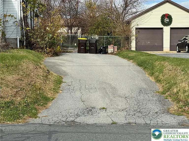 2955 Middletown Rd — Photo 2