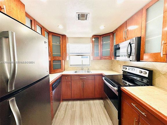 5th image of 3751 NE 170th St APT 2