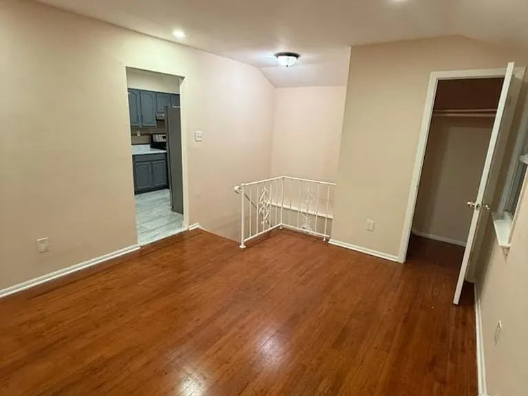 144 Farmers Blvd #2 — Photo 6
