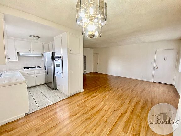 5th image of 1115 S Wooster St #201