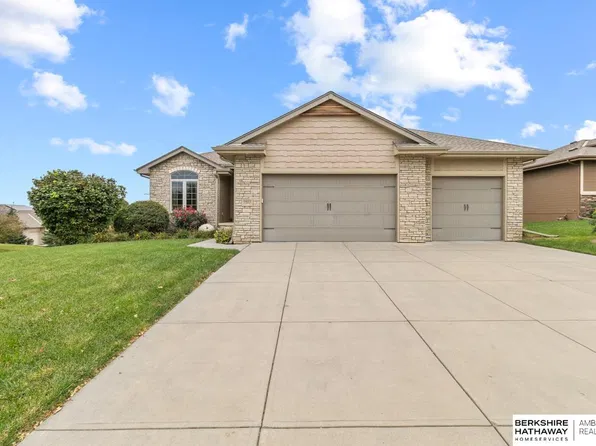 9803 S 68th St, Papillion, NE 68133