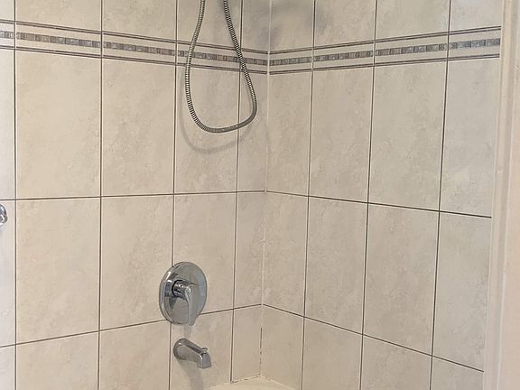 5th image of 2438 W Augusta Blvd #2