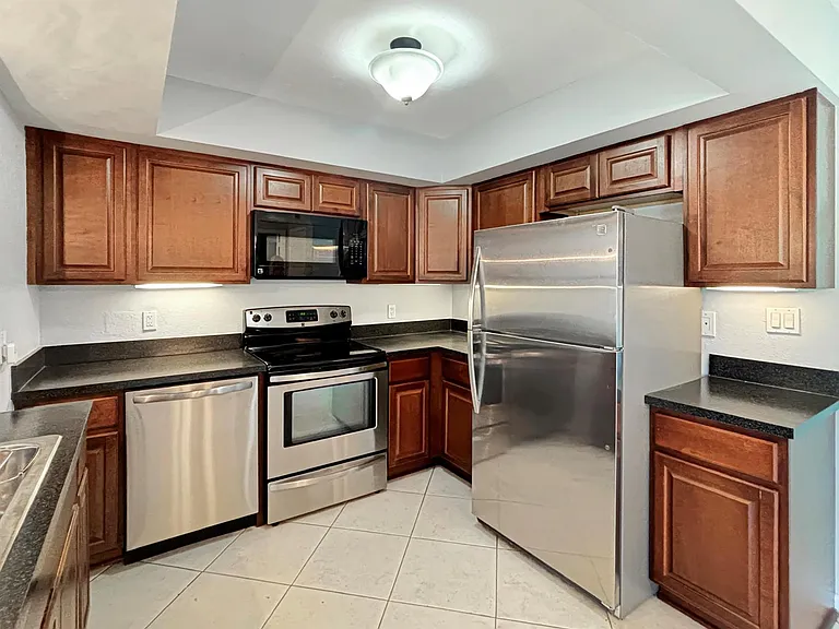 3154 Meridian Way S #6 — Photo 5