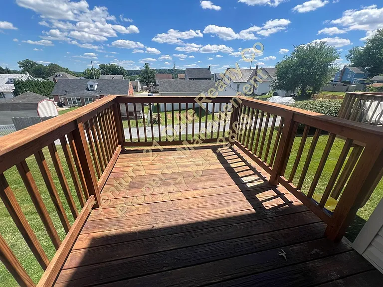 210 Royal Dr — Photo 23