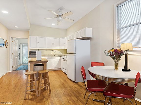 4th image of 2836 N Maplewood Ave