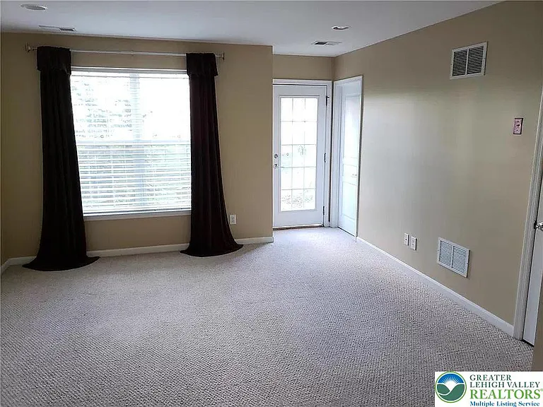 8486 Putnam Ct — Photo 3