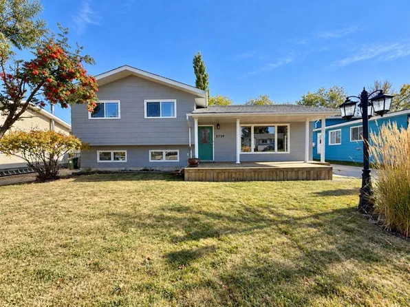5739 W 55th St, Rocky Mountain House, AB T4T 1J7