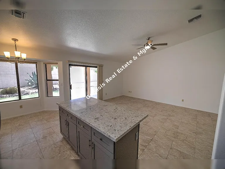 10019 N Roxbury Dr — Photo 21
