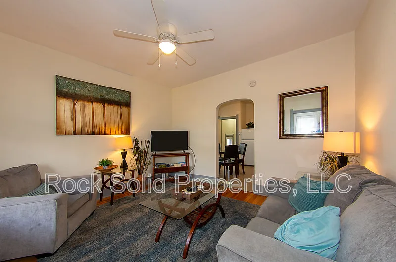 2 bed, 2.0 bath, 1350 sqft, $1,695 — Photo 2
