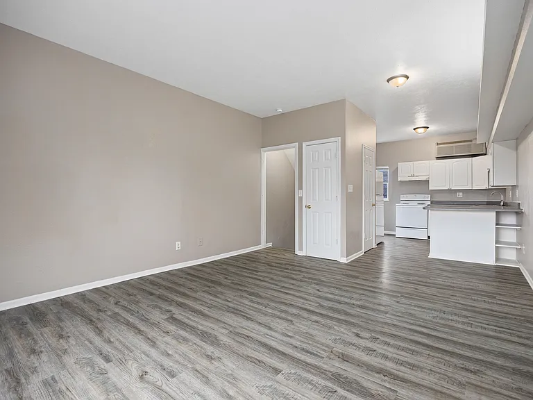 Sky Way Apartments — Photo 12