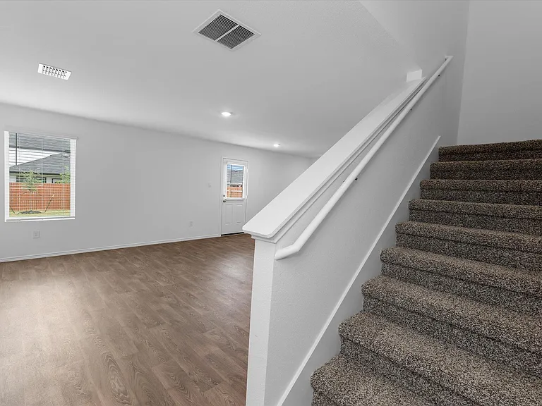 456 Sandringham Loop — Photo 37