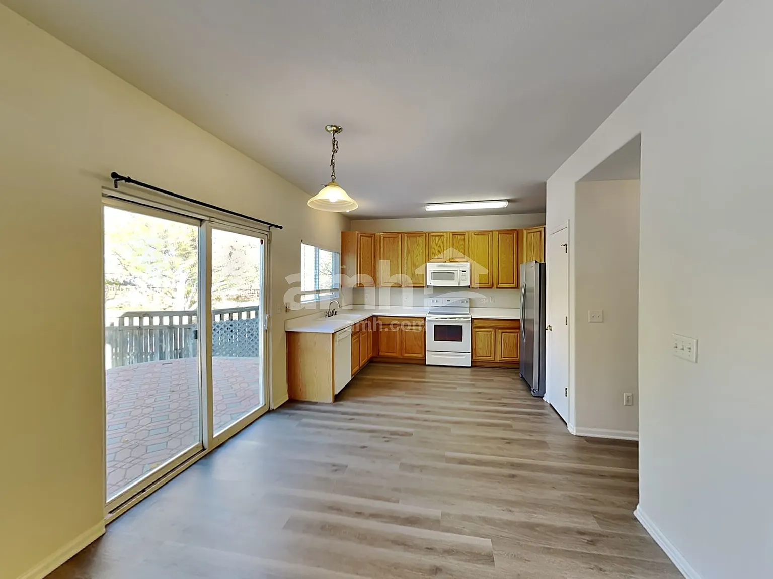 3 bed, 2.5 bath, 1620 sqft, $2,820 — Photo 3