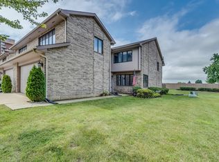 318 S Dominion Dr, Wood Dale, IL 60191