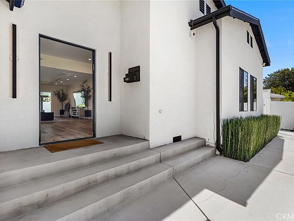 5th image of 6952 Cozycroft Ave