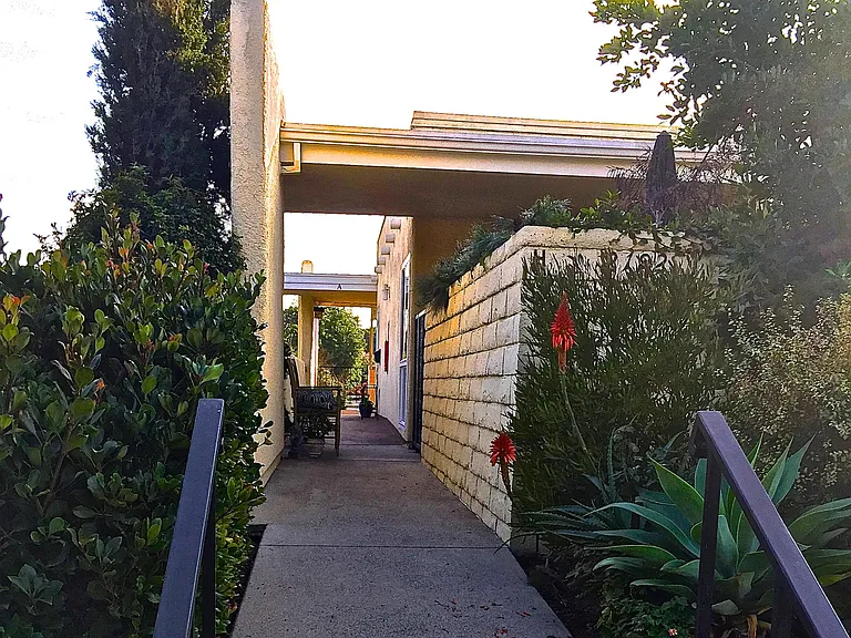 Front entry - only 3 steps