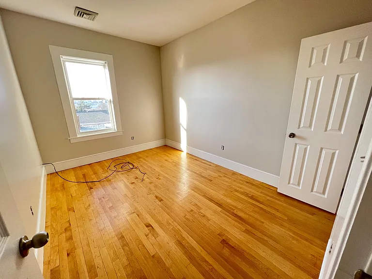 13 Winthrop St #3 — Photo 7