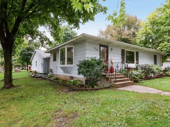 114 Grove St S, Belle Plaine, MN 56011
