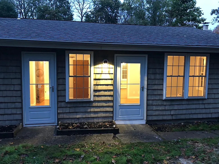 Rear — Photo 16