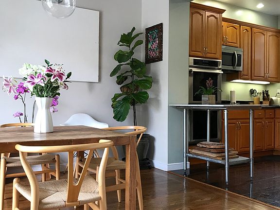 Dining Room - Facing Kitchen