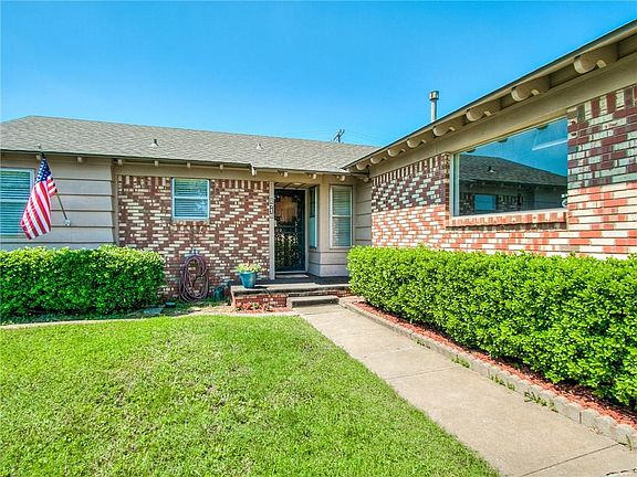 3rd image of 2716 Ridgeview Dr