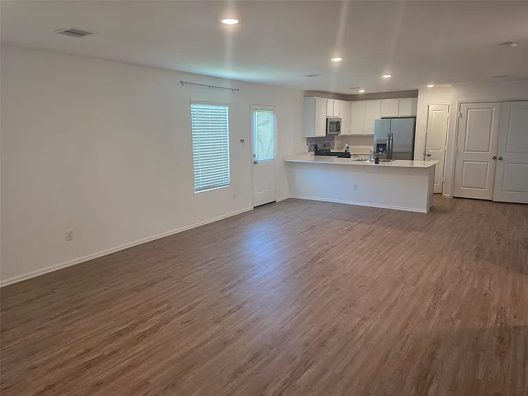 7202 Clover Chase Dr — Photo 3