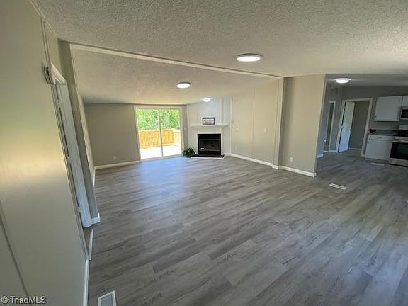 5th image of 342 Westminister Ave