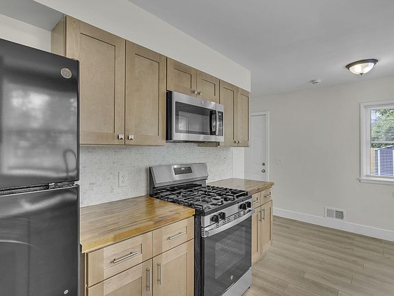 5th image of 64 Lowell Rd